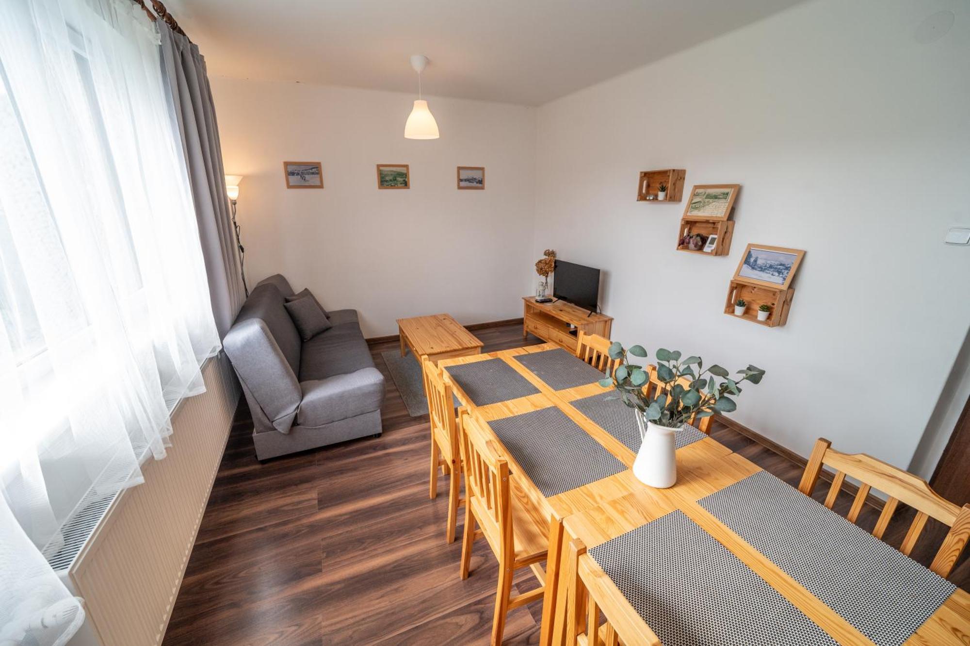 Olesnice Apartment